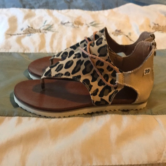 NWOB leopard canvas sandals size 39 - Picture 1 of 7